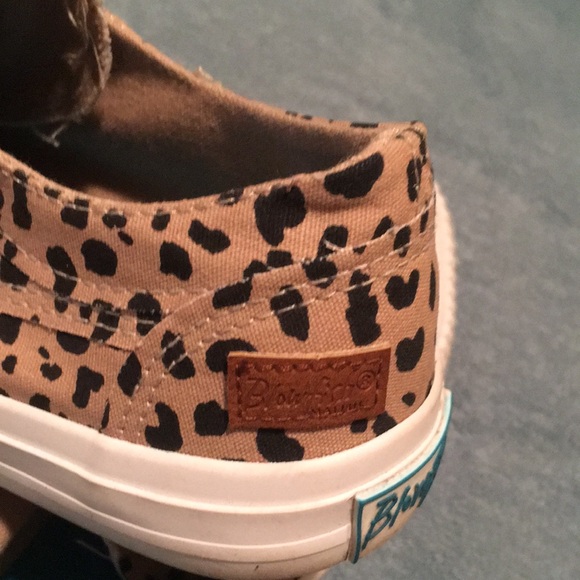 Blowfish by Malibu leopard print slip ons - Picture 3 of 4